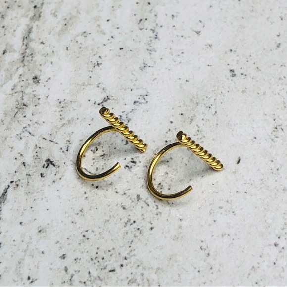 925 Sterling Silver Gold Twisted Bar Ear Cuff - Picture 3 of 14